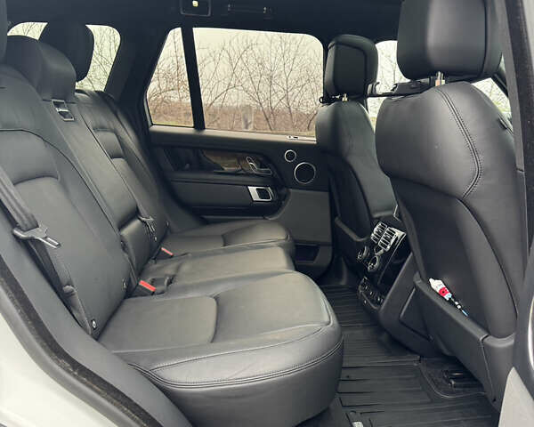 Белый Ленд Ровер Рендж Ровер, объемом двигателя 3 л и пробегом 70 тыс. км за 59000 $, фото 25 на Automoto.ua