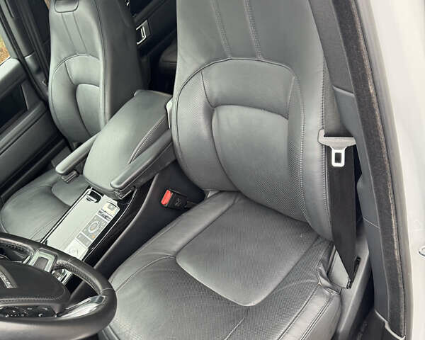 Белый Ленд Ровер Рендж Ровер, объемом двигателя 3 л и пробегом 70 тыс. км за 59000 $, фото 14 на Automoto.ua