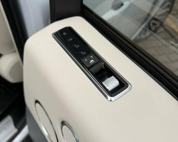 Білий Ленд Ровер Рендж Ровер, об'ємом двигуна 3 л та пробігом 170 тис. км за 49900 $, фото 30 на Automoto.ua