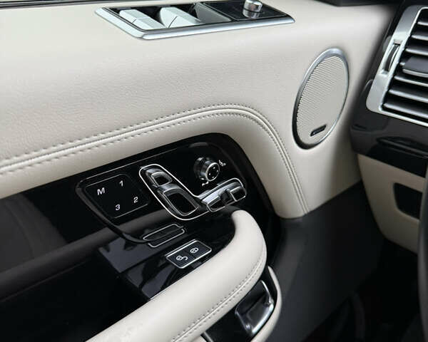 Білий Ленд Ровер Рендж Ровер, об'ємом двигуна 3 л та пробігом 170 тис. км за 49900 $, фото 34 на Automoto.ua