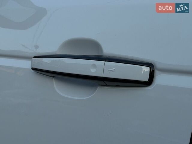 Білий Ленд Ровер Рендж Ровер, об'ємом двигуна 4.37 л та пробігом 105 тис. км за 64999 $, фото 18 на Automoto.ua