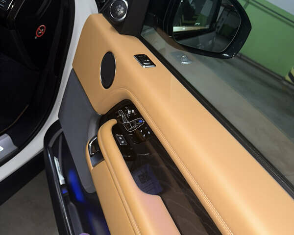 Белый Ленд Ровер Рендж Ровер, объемом двигателя 4.37 л и пробегом 102 тыс. км за 67500 $, фото 21 на Automoto.ua