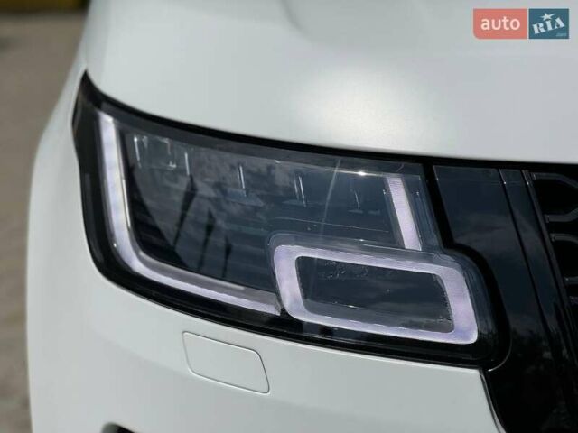 Белый Ленд Ровер Рендж Ровер, объемом двигателя 5 л и пробегом 39 тыс. км за 95000 $, фото 10 на Automoto.ua