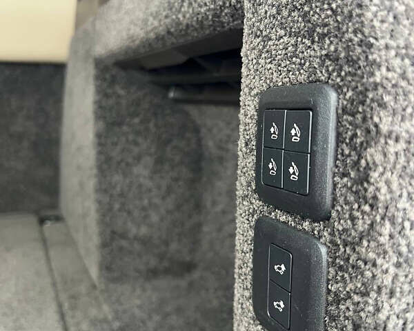 Білий Ленд Ровер Рендж Ровер, об'ємом двигуна 3 л та пробігом 106 тис. км за 47000 $, фото 4 на Automoto.ua