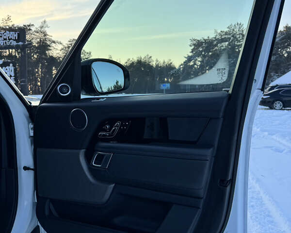 Белый Ленд Ровер Рендж Ровер, объемом двигателя 3 л и пробегом 74 тыс. км за 56000 $, фото 28 на Automoto.ua