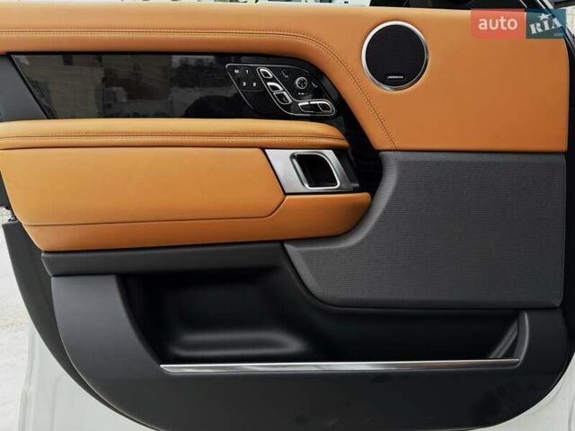 Белый Ленд Ровер Рендж Ровер, объемом двигателя 4.37 л и пробегом 105 тыс. км за 64999 $, фото 29 на Automoto.ua