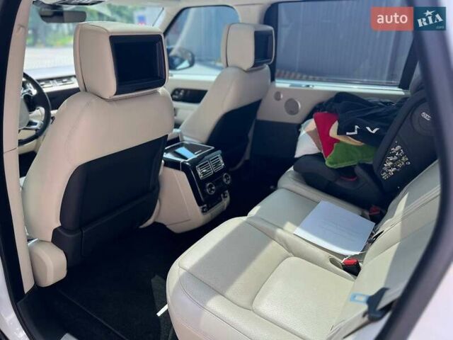 Белый Ленд Ровер Рендж Ровер, объемом двигателя 5 л и пробегом 40 тыс. км за 95000 $, фото 12 на Automoto.ua