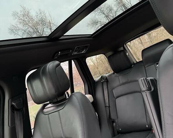 Белый Ленд Ровер Рендж Ровер, объемом двигателя 2.99 л и пробегом 84 тыс. км за 73700 $, фото 13 на Automoto.ua