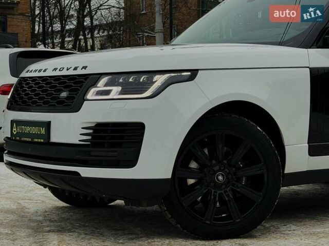 Белый Ленд Ровер Рендж Ровер, объемом двигателя 4.37 л и пробегом 105 тыс. км за 64999 $, фото 7 на Automoto.ua