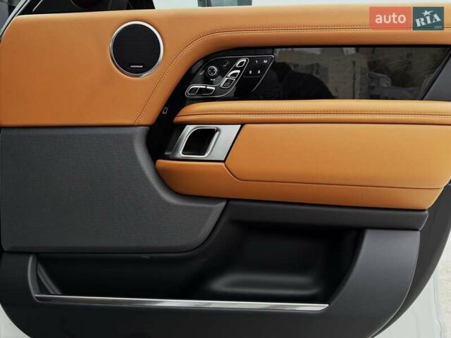 Белый Ленд Ровер Рендж Ровер, объемом двигателя 4.37 л и пробегом 105 тыс. км за 64999 $, фото 37 на Automoto.ua