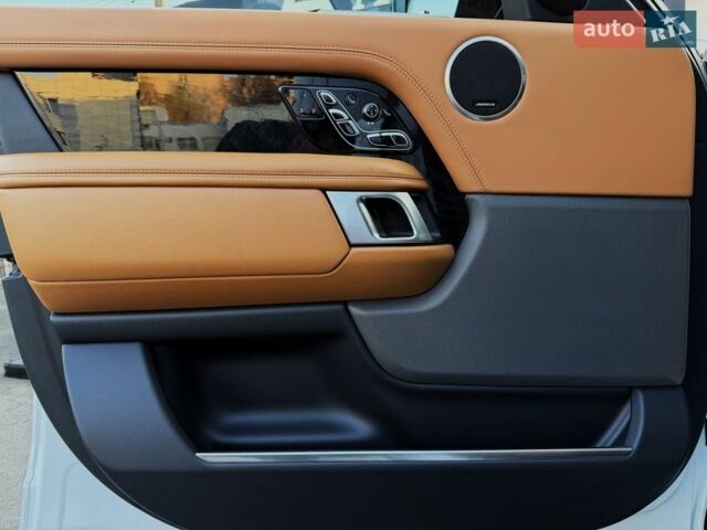 Білий Ленд Ровер Рендж Ровер, об'ємом двигуна 4.37 л та пробігом 105 тис. км за 64999 $, фото 29 на Automoto.ua