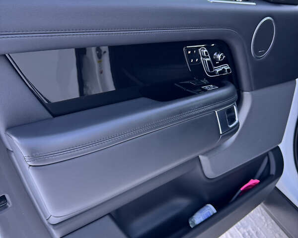 Белый Ленд Ровер Рендж Ровер, объемом двигателя 3 л и пробегом 74 тыс. км за 56000 $, фото 14 на Automoto.ua