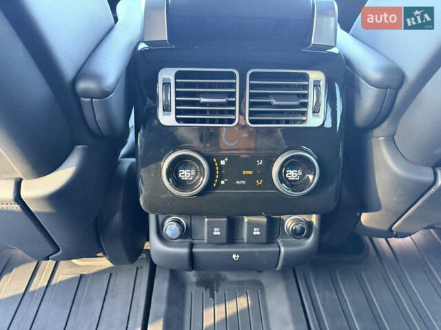 Белый Ленд Ровер Рендж Ровер, объемом двигателя 3 л и пробегом 73 тыс. км за 55000 $, фото 35 на Automoto.ua