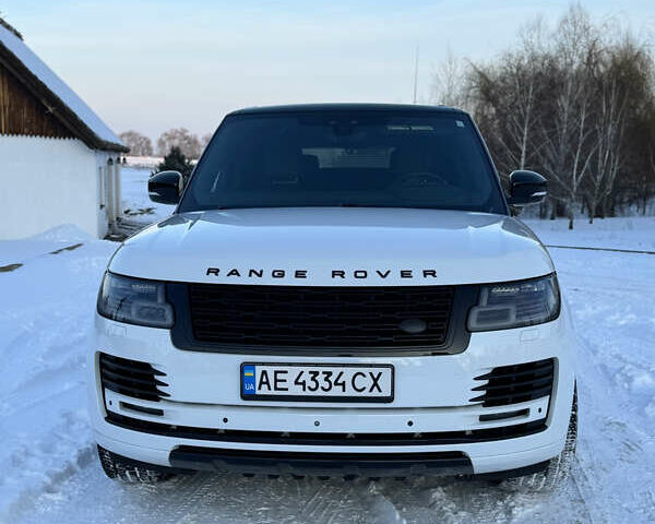 Белый Ленд Ровер Рендж Ровер, объемом двигателя 3 л и пробегом 74 тыс. км за 56000 $, фото 3 на Automoto.ua