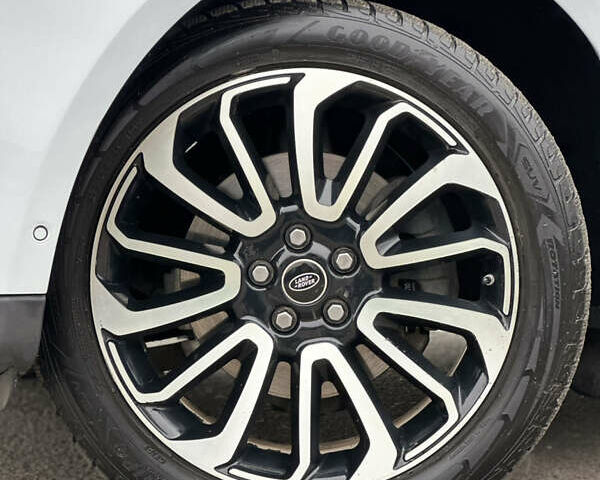 Белый Ленд Ровер Рендж Ровер, объемом двигателя 2.99 л и пробегом 92 тыс. км за 57900 $, фото 11 на Automoto.ua