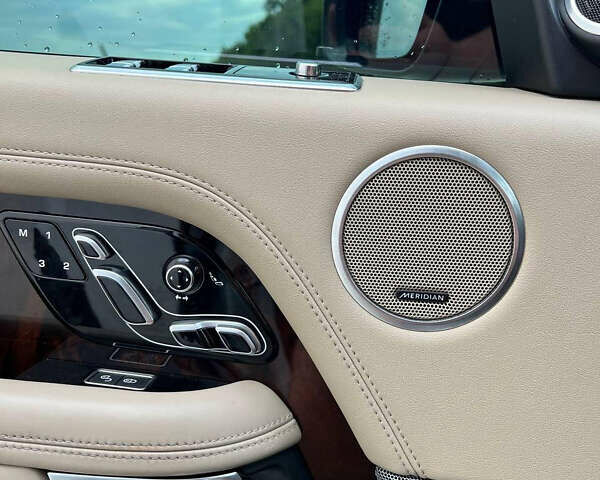 Білий Ленд Ровер Рендж Ровер, об'ємом двигуна 3 л та пробігом 106 тис. км за 47000 $, фото 13 на Automoto.ua