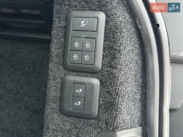 Белый Ленд Ровер Рендж Ровер, объемом двигателя 4.37 л и пробегом 105 тыс. км за 64999 $, фото 28 на Automoto.ua