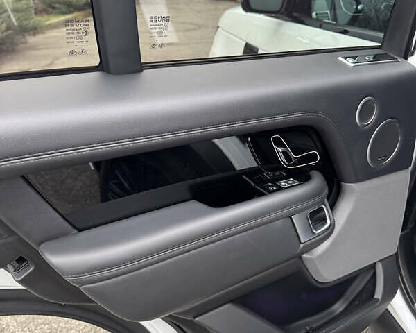 Белый Ленд Ровер Рендж Ровер, объемом двигателя 3 л и пробегом 70 тыс. км за 59000 $, фото 18 на Automoto.ua