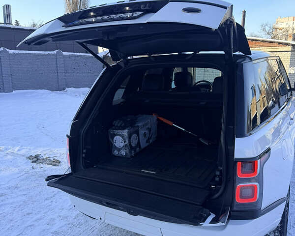 Белый Ленд Ровер Рендж Ровер, объемом двигателя 3 л и пробегом 73 тыс. км за 55000 $, фото 29 на Automoto.ua