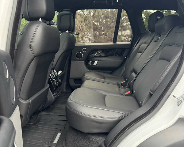 Белый Ленд Ровер Рендж Ровер, объемом двигателя 3 л и пробегом 70 тыс. км за 59000 $, фото 19 на Automoto.ua