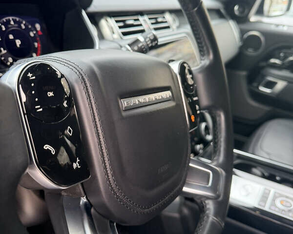 Белый Ленд Ровер Рендж Ровер, объемом двигателя 3 л и пробегом 73 тыс. км за 55000 $, фото 24 на Automoto.ua