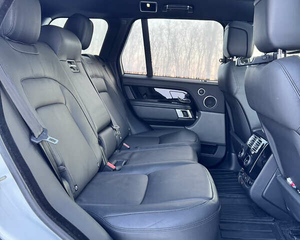 Белый Ленд Ровер Рендж Ровер, объемом двигателя 3 л и пробегом 74 тыс. км за 56000 $, фото 25 на Automoto.ua