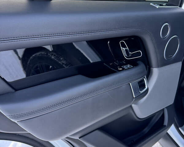 Белый Ленд Ровер Рендж Ровер, объемом двигателя 3 л и пробегом 74 тыс. км за 56000 $, фото 18 на Automoto.ua