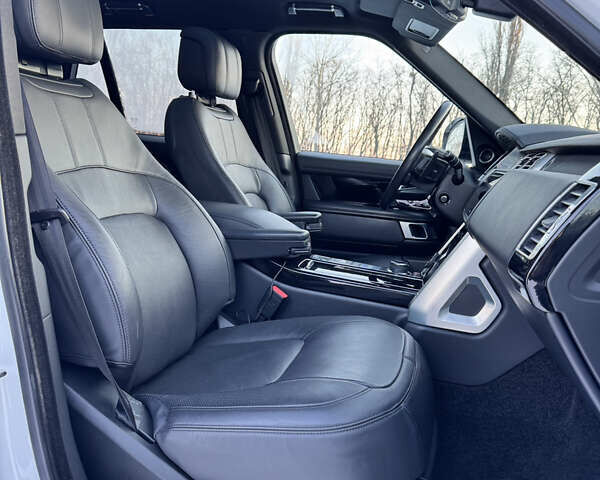 Белый Ленд Ровер Рендж Ровер, объемом двигателя 3 л и пробегом 74 тыс. км за 56000 $, фото 30 на Automoto.ua