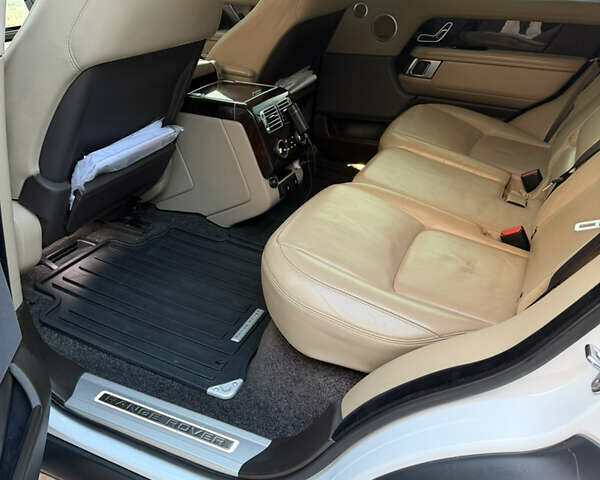 Белый Ленд Ровер Рендж Ровер, объемом двигателя 5 л и пробегом 90 тыс. км за 70000 $, фото 12 на Automoto.ua