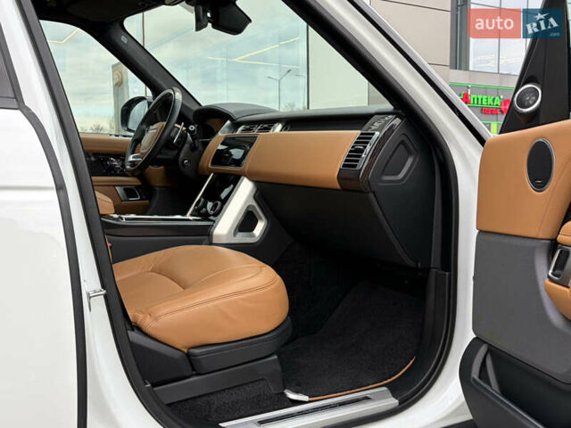 Белый Ленд Ровер Рендж Ровер, объемом двигателя 4.37 л и пробегом 71 тыс. км за 114900 $, фото 39 на Automoto.ua