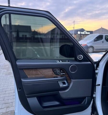 Белый Ленд Ровер Рендж Ровер, объемом двигателя 4.37 л и пробегом 130 тыс. км за 65000 $, фото 4 на Automoto.ua