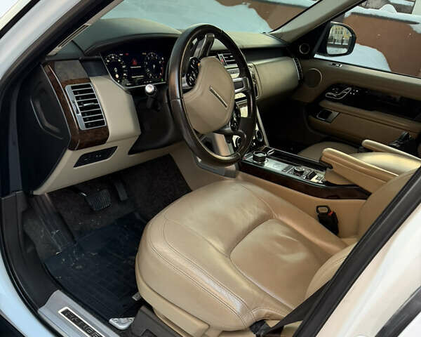 Белый Ленд Ровер Рендж Ровер, объемом двигателя 5 л и пробегом 90 тыс. км за 70000 $, фото 8 на Automoto.ua