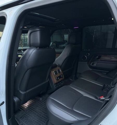 Белый Ленд Ровер Рендж Ровер, объемом двигателя 4.37 л и пробегом 130 тыс. км за 65000 $, фото 6 на Automoto.ua