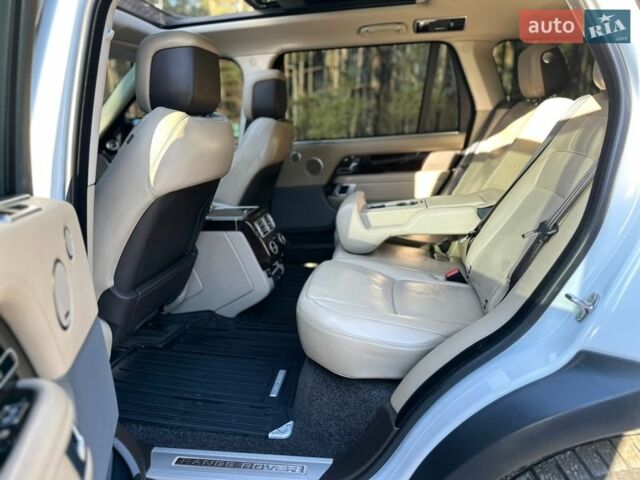 Білий Ленд Ровер Рендж Ровер, об'ємом двигуна 5 л та пробігом 95 тис. км за 65000 $, фото 15 на Automoto.ua