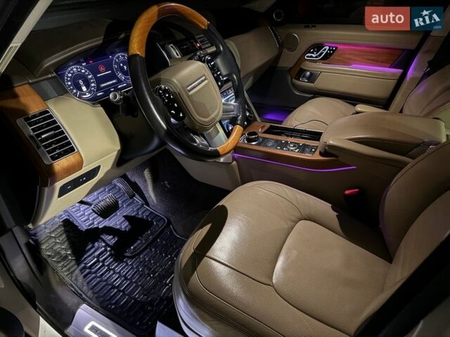 Білий Ленд Ровер Рендж Ровер, об'ємом двигуна 5 л та пробігом 79 тис. км за 68000 $, фото 15 на Automoto.ua