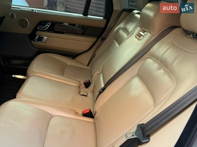 Білий Ленд Ровер Рендж Ровер, об'ємом двигуна 5 л та пробігом 97 тис. км за 65000 $, фото 13 на Automoto.ua