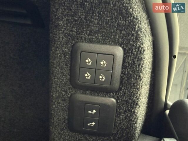 Белый Ленд Ровер Рендж Ровер, объемом двигателя 4.4 л и пробегом 138 тыс. км за 69999 $, фото 11 на Automoto.ua