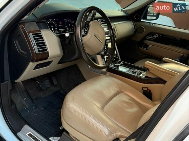 Білий Ленд Ровер Рендж Ровер, об'ємом двигуна 5 л та пробігом 97 тис. км за 65000 $, фото 8 на Automoto.ua