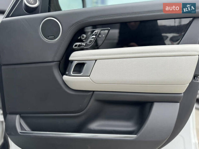 Белый Ленд Ровер Рендж Ровер, объемом двигателя 5 л и пробегом 155 тыс. км за 64999 $, фото 46 на Automoto.ua