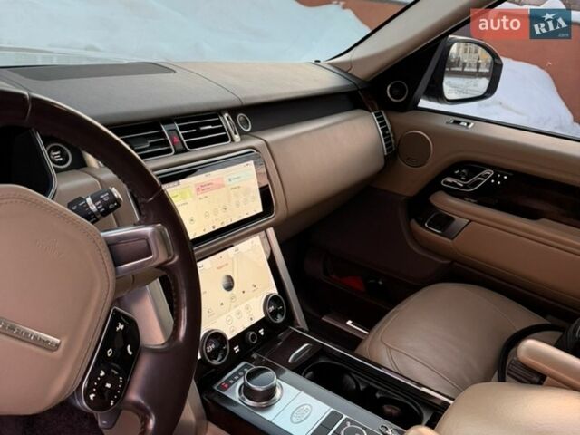 Білий Ленд Ровер Рендж Ровер, об'ємом двигуна 5 л та пробігом 97 тис. км за 65000 $, фото 10 на Automoto.ua