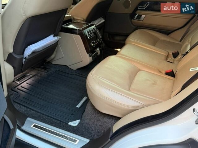 Білий Ленд Ровер Рендж Ровер, об'ємом двигуна 5 л та пробігом 97 тис. км за 65000 $, фото 12 на Automoto.ua