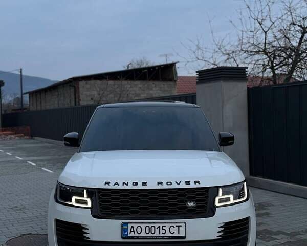 Белый Ленд Ровер Рендж Ровер, объемом двигателя 4.37 л и пробегом 130 тыс. км за 65000 $, фото 2 на Automoto.ua
