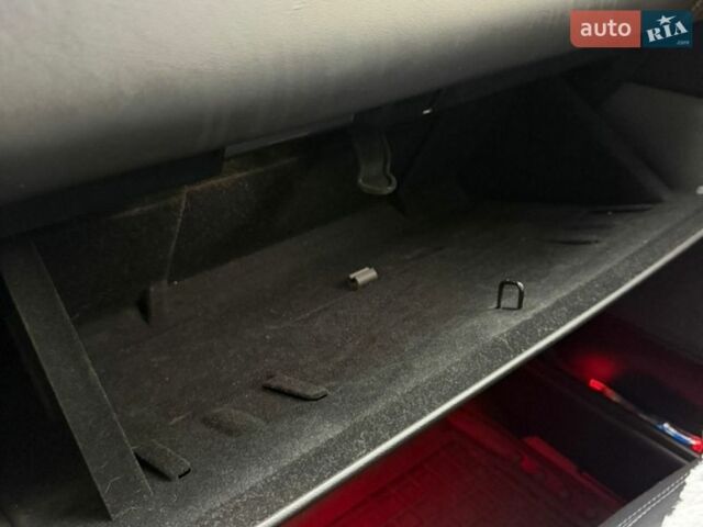 Белый Ленд Ровер Рендж Ровер, объемом двигателя 4.4 л и пробегом 138 тыс. км за 69999 $, фото 32 на Automoto.ua