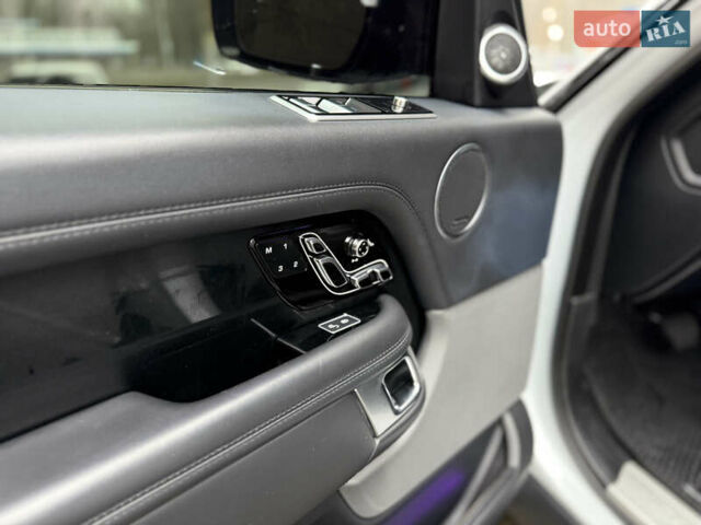 Белый Ленд Ровер Рендж Ровер, объемом двигателя 3 л и пробегом 165 тыс. км за 57500 $, фото 21 на Automoto.ua