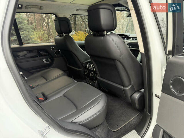 Белый Ленд Ровер Рендж Ровер, объемом двигателя 3 л и пробегом 81 тыс. км за 65000 $, фото 17 на Automoto.ua