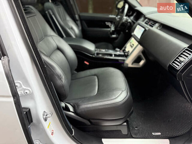 Белый Ленд Ровер Рендж Ровер, объемом двигателя 3 л и пробегом 165 тыс. км за 57500 $, фото 30 на Automoto.ua