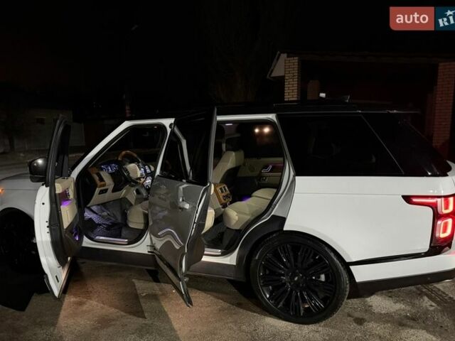 Білий Ленд Ровер Рендж Ровер, об'ємом двигуна 5 л та пробігом 79 тис. км за 68000 $, фото 10 на Automoto.ua