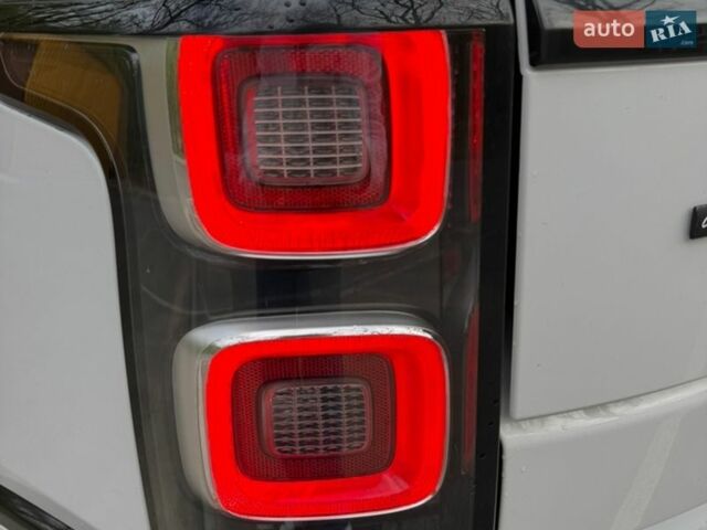 Белый Ленд Ровер Рендж Ровер, объемом двигателя 4.4 л и пробегом 138 тыс. км за 69999 $, фото 7 на Automoto.ua