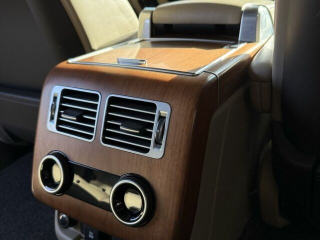 Білий Ленд Ровер Рендж Ровер, об'ємом двигуна 5 л та пробігом 80 тис. км за 66700 $, фото 23 на Automoto.ua