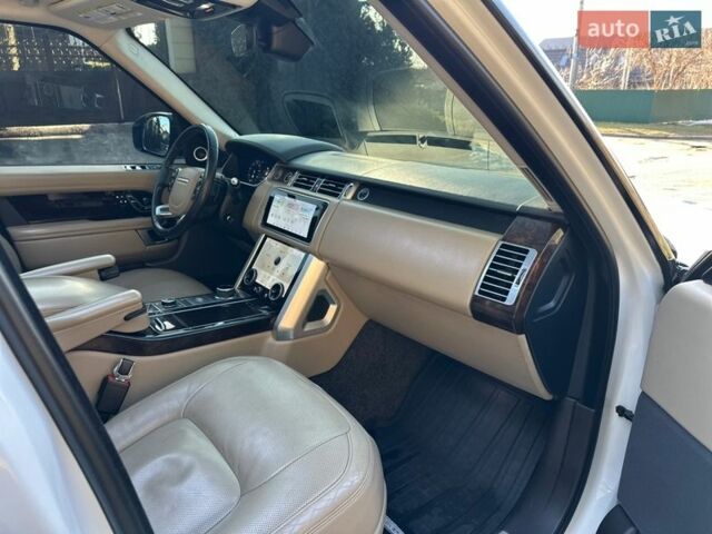 Білий Ленд Ровер Рендж Ровер, об'ємом двигуна 5 л та пробігом 95 тис. км за 65000 $, фото 20 на Automoto.ua